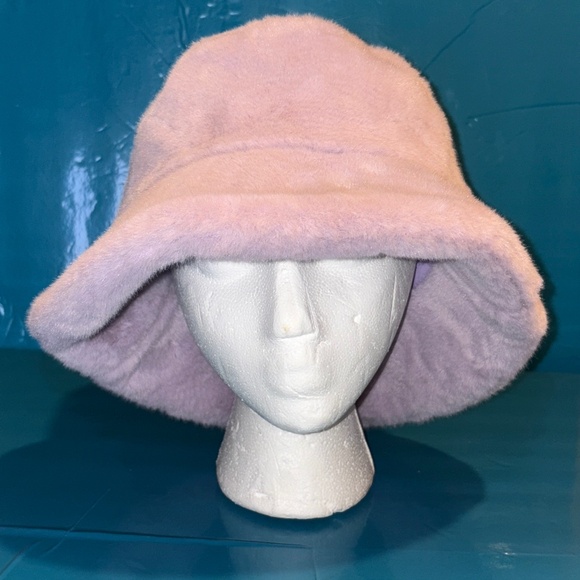 Urban Outfitters Faux Fur Bucket Hat - Picture 1 of 1